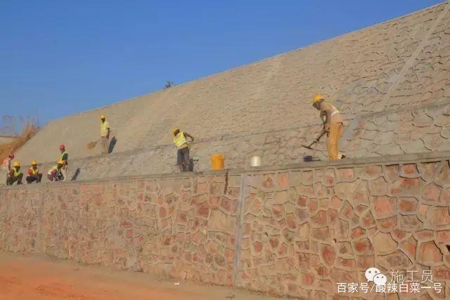 道路工程挡土墙排水沟施工工艺